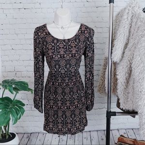 Long Sleeve Causal Patterned Dress Cross Open Back